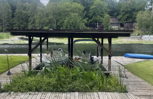 Ludington Cabaña | The Bay Cottage has wonderful views of Hamlin lake from its deck 50’ from lake