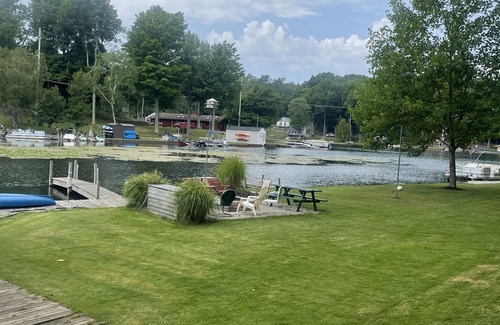 Ludington Cabaña | The Bay Cottage has wonderful views of Hamlin lake from its deck 50’ from lake