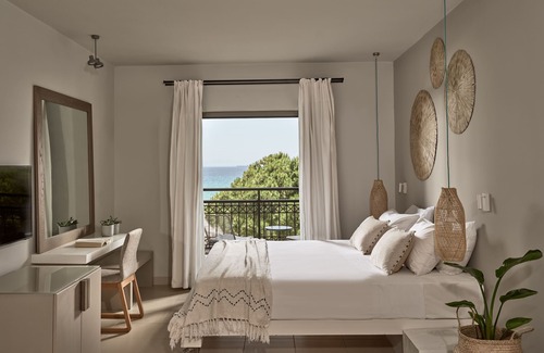 Vasilikos Hotel | The Bay Hotel & Suites