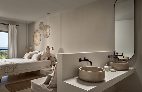 Vasilikos Hotel | The Bay Hotel & Suites