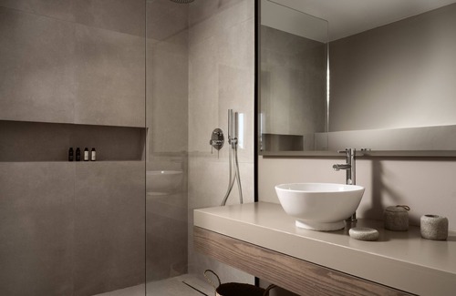 Vasilikos Hotel | The Bay Hotel & Suites