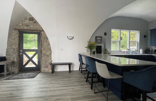 Sturgeon Bay Casa | The Bay Shore Shire Waterfront ‘Hobbit’ Home Stunning Sunsets Earth Covered