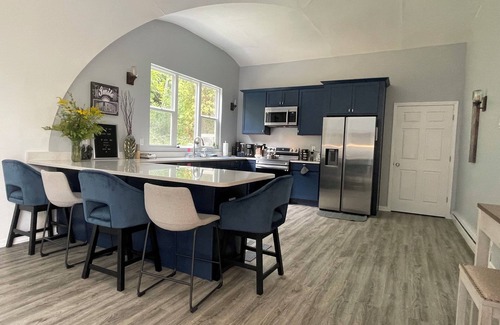 Sturgeon Bay Casa | The Bay Shore Shire Waterfront ‘Hobbit’ Home Stunning Sunsets Earth Covered
