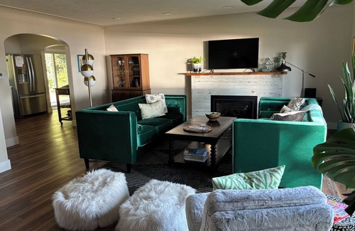 Traverse City Casa | SP3 - The Bay View Brick (Nueva remodelación con una vista impresionante de la bahía)