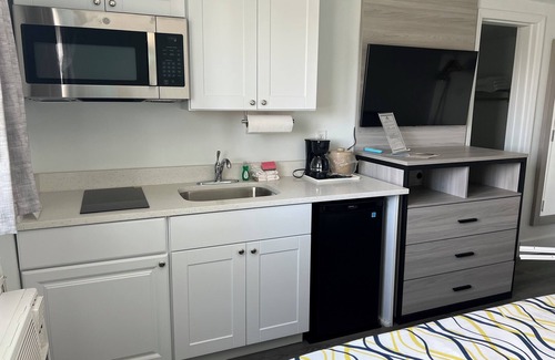 Treasure Island Hotel | The Bayside Inn & Marina