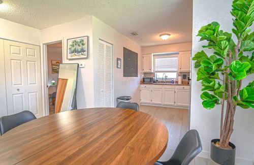 North Hyde Park Villa | The Bayside Retreat – Modern 2BR Villa Near Downtown Tampa w/ Parking & Wi-Fi