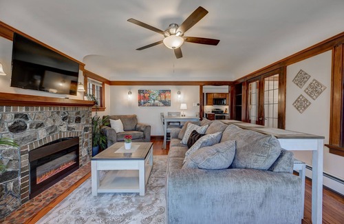 Bay View Casa | The Bayview Bungalow!: 5 Mins to Downtown
