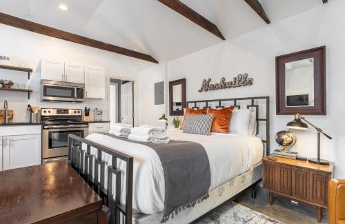 Buena Vista Apartamento | The Bea Arthur by Stay Local Nashville
