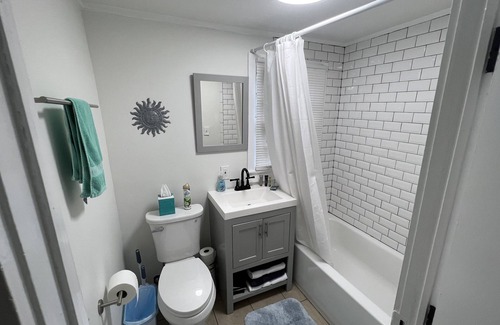 Wilmington Cabaña | The Beach Bungalow! Newly Renovated. Minutes from WB.