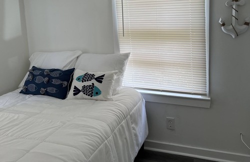 Wilmington Cabaña | The Beach Bungalow! Newly Renovated. Minutes from WB.