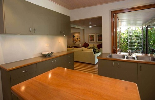 Mission Beach Casa | The Beach Cottage - Absolute Beachfront