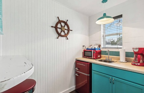 Granbury Cabaña | The Beach Cottage at Travis Street Cottages
