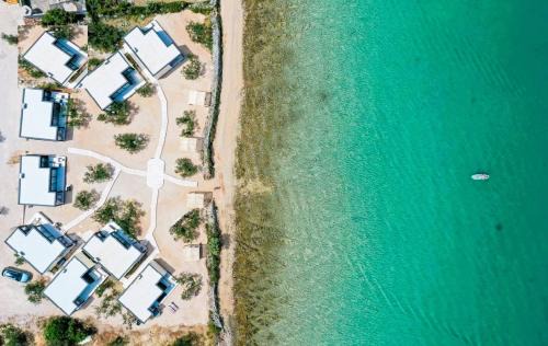 Tisno Villa | The Beach Eco Resort Premium Mobile Homes by OIKO Collection