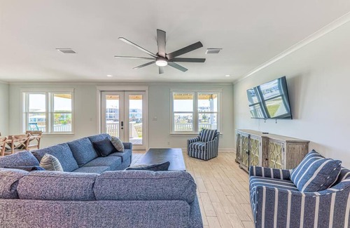 Gulf Shores Casa | The Beach Fox- Sleeps 26- Walk to the Beach!