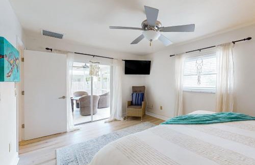 Naples Park Casa | The Beach Hive Cottage