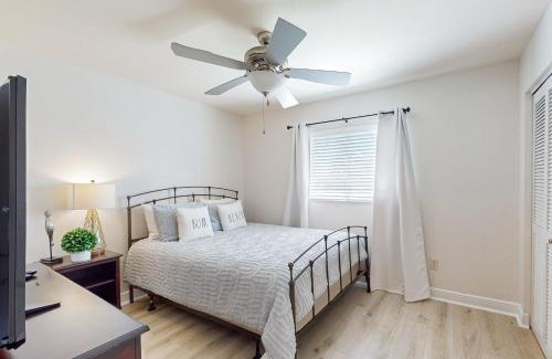 Naples Park Casa | The Beach Hive Cottage