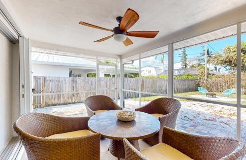 Naples Park Casa | The Beach Hive Cottage