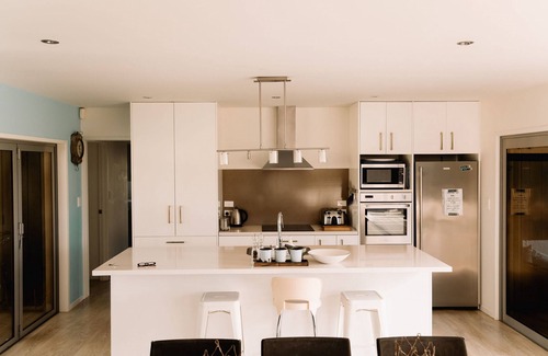 Matarangi Casa | The Beach House - A wonderful modern beach home with glorious sea views