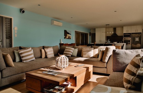 Matarangi Casa | The Beach House - A wonderful modern beach home with glorious sea views
