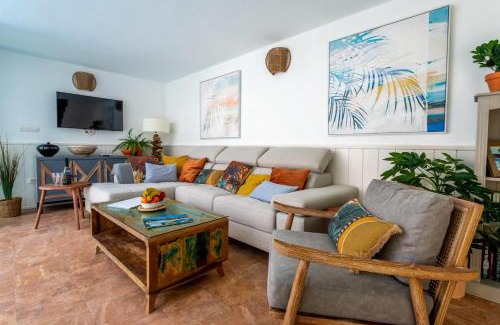 Costa Teguise Casa | The Beach House - Central location - Private Plunge Pool - Roof Terrace - 100m to Beach