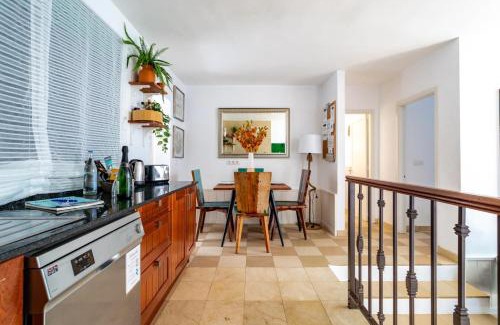 Costa Teguise Casa | The Beach House - Central location - Private Plunge Pool - Roof Terrace - 100m to Beach