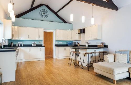 Skewen Casa | The Beach House - Fully refurbed March 2024