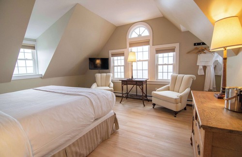 Kennebunk Hotel | The Beach House Inn