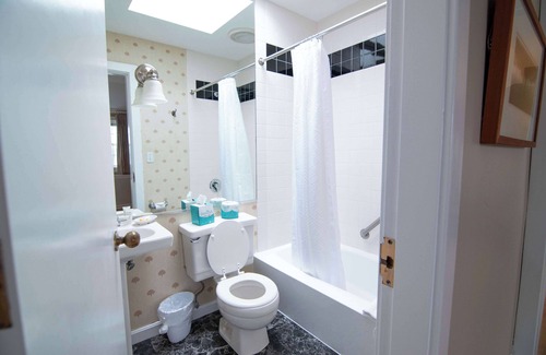Kennebunk Hotel | The Beach House Inn