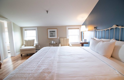 Kennebunk Hotel | The Beach House Inn