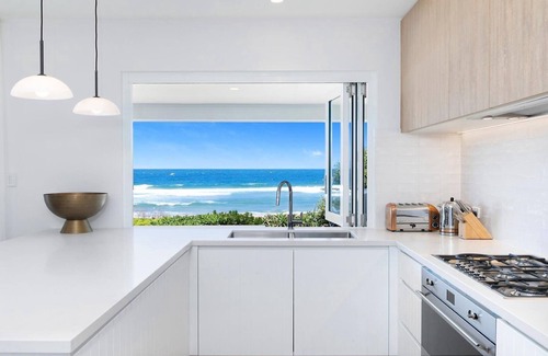 North Avoca Casa | THE BEACH HOUSE | Luxry beachfront | Accom Holidays