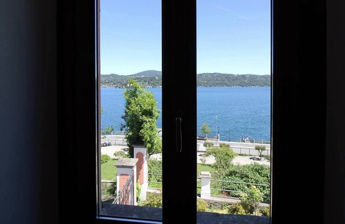 Pella Apartamento | ¡Apartamento independiente de la playa con vistas al lago!