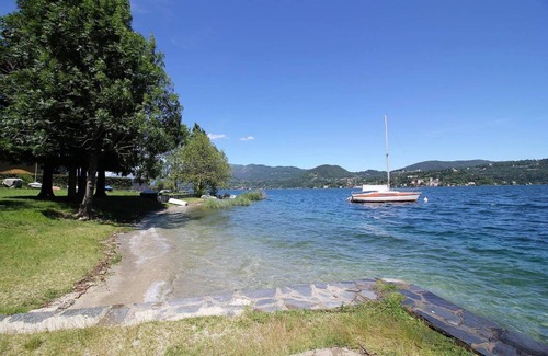 Pella Apartamento | The Beach Indipendent Apartment View Lake!