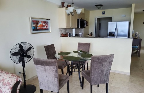 Playa Coronado Apartamento | The Beach Mountain & Ocean View, building right on the beach