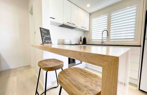 Towradgi Apartamento | The Beach Pad | Renovated 1BR Steps from Towradgi