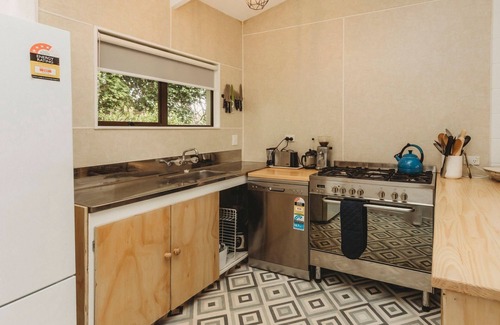Oakura Casa | THE BEACH RETREAT SLEEPS 12