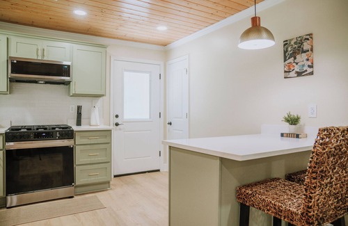 Ocean Springs Casa | The Beachcomber A - 2 bedroom in Golf Cart District near beaches and downtown!