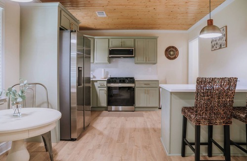 Ocean Springs Casa | The Beachcomber B - 2 bedroom in Golf Cart District near beaches and downtown!