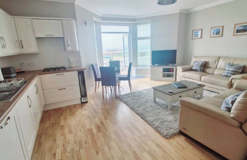 Banff Cabaña | The Beaches, beachfront 2 bed home with seaviews in Banff Aberdeenshire