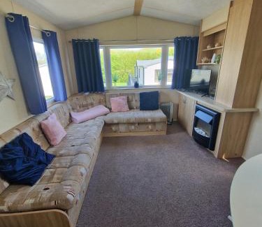 Aberystwyth Casa | The Beachside Retreat 3 Bedroom Pet Friendly in Clarach Bay