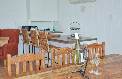 Portarlington Villa | The Beachy Unit. Close to the beach, cafes and restaurants in Portarlington.