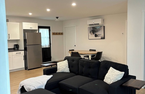 Victoria Junction Casa | “The Beagle” - Entire House Near Airport & CBU