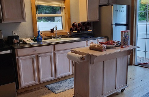 Vilas Cabaña | The Bean Cottage. Less than five miles to downtown Boone. Easy access.