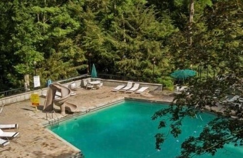 Chalet Village North Casa | The Bear And Trout 4 Bedroom Home by Redawning