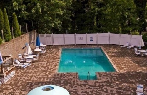 Chalet Village North Casa | The Bear And Trout 4 Bedroom Home by Redawning