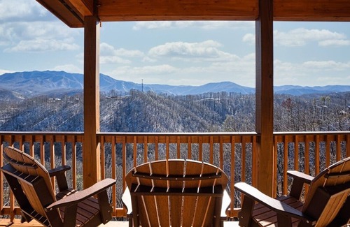 Chalet Village North Casa | The Bear And Trout 4 Bedroom Home by Redawning
