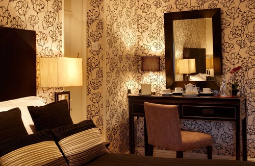 Cowbridge Hotel | The Bear Hotel