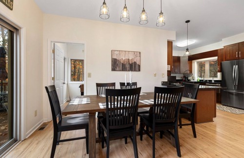 Chestnut Springs Cabina | The Bear's Den at Wintergreen- 6 Bedroom