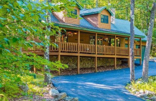 Terra Alta Casa | The Bear's Den Lodge