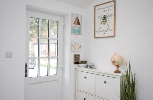 Ringwood Casa | The Bearded Goat Den - A rural retreat at this modern holiday cottage