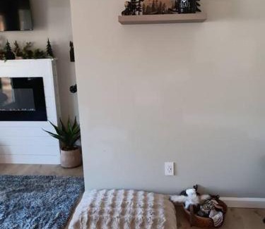 Somerset Casa | The Bears Den at the Lake